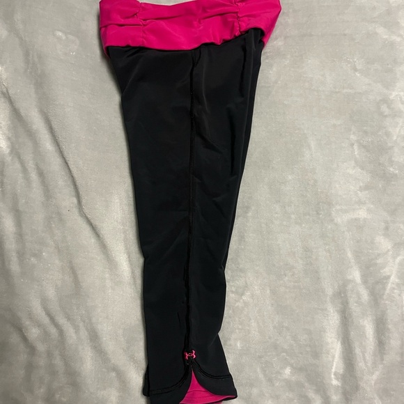 🌸Under Armour Black and Pink Capri Leggings - Picture 4 of 6
